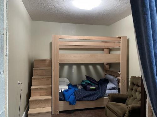 Twin/Twin with storage stairs